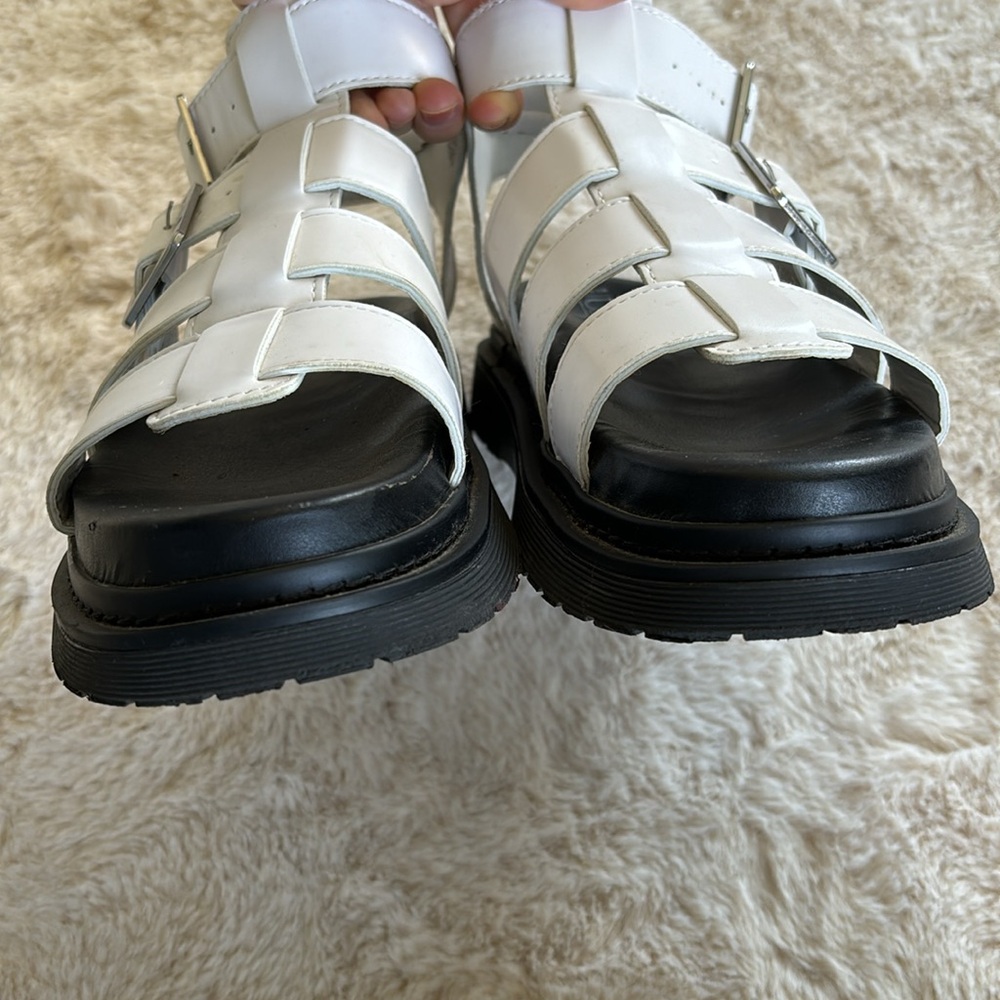 White and black chunky buckle sandals, size 8 - Picture 3 of 8